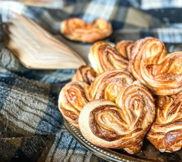 М'які та пишні: як швидко приготувати смачні булочки