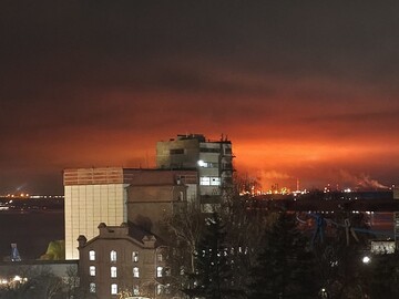 В Саратове после атаки дронов горит НПЗ
