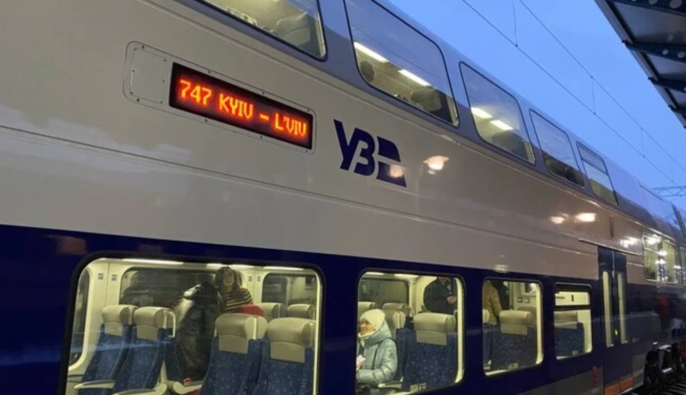 У Мінфіні анонсували купівлю двоповерхових вагонів для УЗ: що відомо