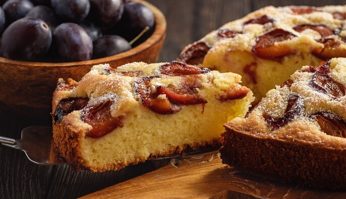 "Це смачно і просто!": як приготувати осінній пиріг зі сливами та корицею