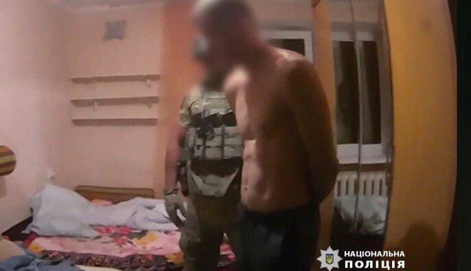 В Киеве осудили мужчину, который в подземном переходе ограбил и изнасиловал женщину