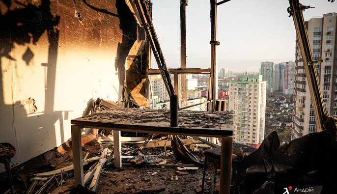 У Києві триває розбір завалів після російської атаки: у ДСНС розповіли деталі