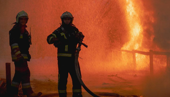 Удар російського "Ланцета" по підприємству в Сумах: в ДСНС показали наслідки атаки