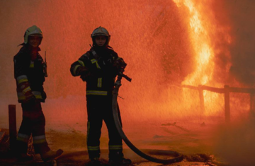 Удар російського "Ланцета" по підприємству в Сумах: в ДСНС показали наслідки атаки