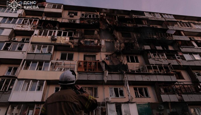 В Оболонском районе в результате ночной атаки РФ повреждены жилые дома: в РГА рассказали детали