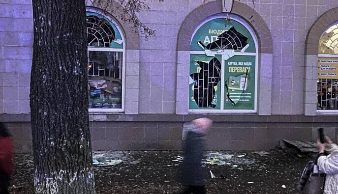 В Сумах российский дрон попал по гражданской инфраструктуре: ранены три человека, среди них ребенок