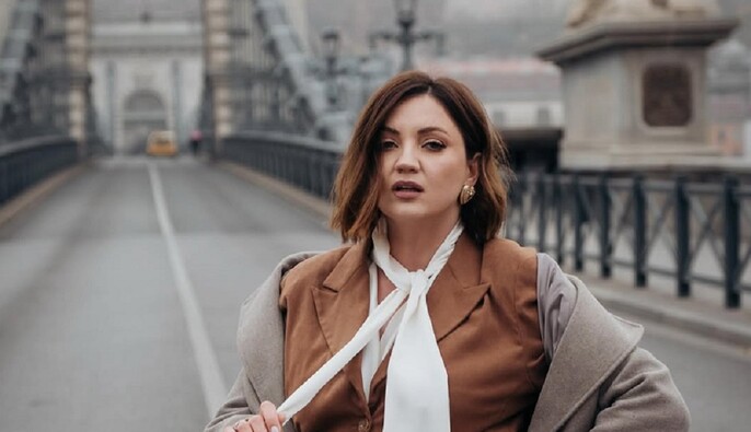 "Будапешт - мое": Оля Цибульская выгуляла элегантный осенний лук в Венгрии