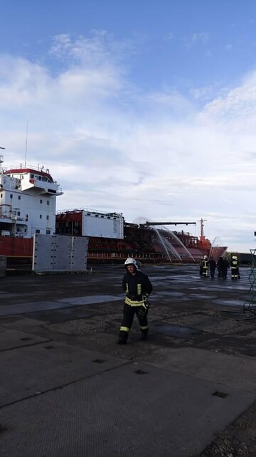 Атака РФ на Измаил: пожар на гражданском судне был ликвидирован