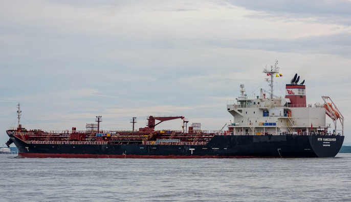 Санкции сокращают потоки российской нефти в Китай на две трети - Bloomberg