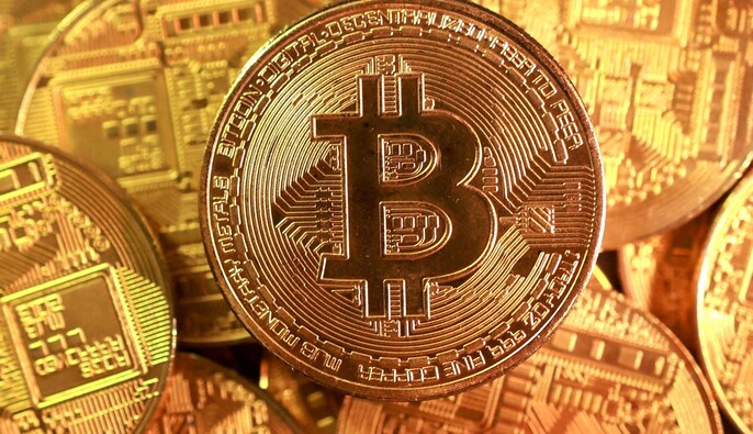 Bitcoin впав нижче 90 тис. доларів вперше за сім місяців