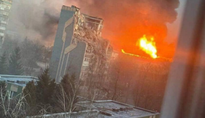 У Тернополі через російську атаку зруйновано багатоповерхівку 
