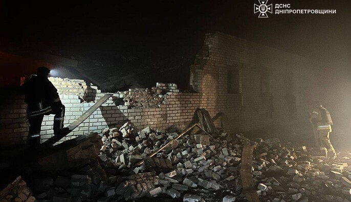 Росія вдарила по Дніпропетровщині: пожежі у Дніпрі та Нікополі, четверо поранених