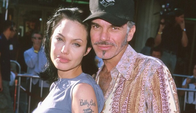 Бывший муж Анджелины Джоли рассказал о парных ожерельях с флаконами крови, которые они носили вместе