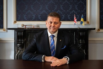 Опрос: почти половина украинцев проголосовали бы за Залужного на президентских выборах