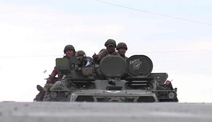 На Покровському напрямку РФ скорочує атаки дронами та просувається малими групами — військовий