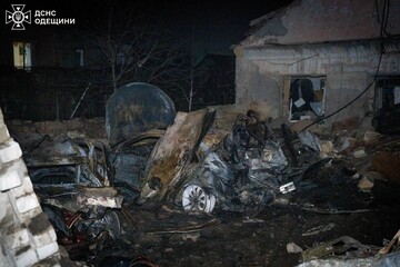 Росія атакувала Одесу: пошкоджені житловий будинок і СТО