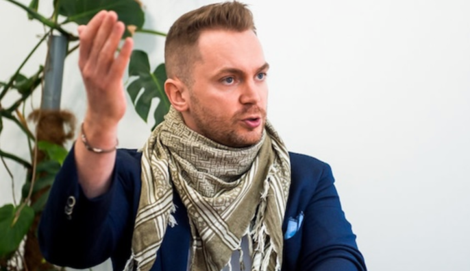 Должны ли общественные деятели, влияющие на принятие решений, появляться на вызовы ВСК?