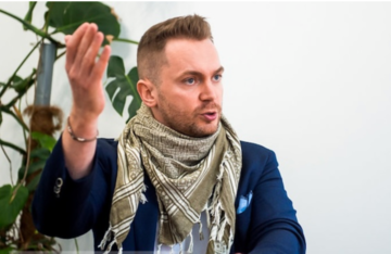 Чи повинні громадські діячі, які впливають на ухвалення рішень, з’являтися на виклики ТСК?