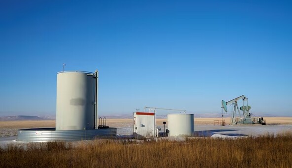 Цена на нефть продолжает падать на фоне настаивания США на мирном соглашении между Россией и Украиной — Reuters