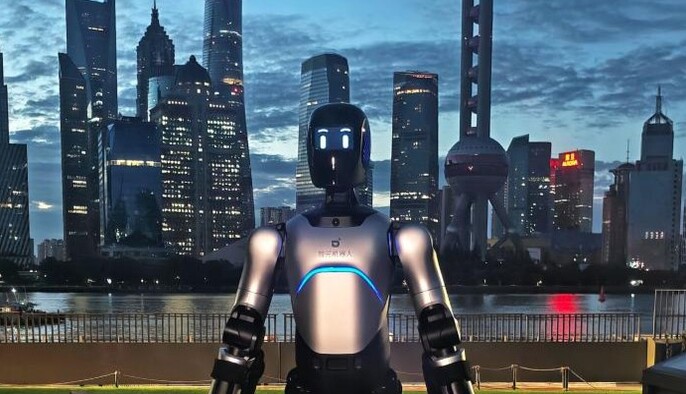 Китайський робот встановив рекорд Гіннеса, пройшовши понад 106 км пішки