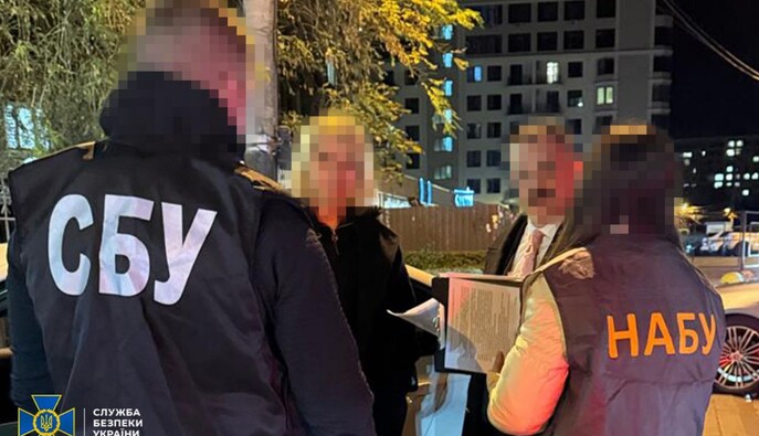 СБУ: Суддя та адвокатка з Одеси за хабарі ухвалювали 