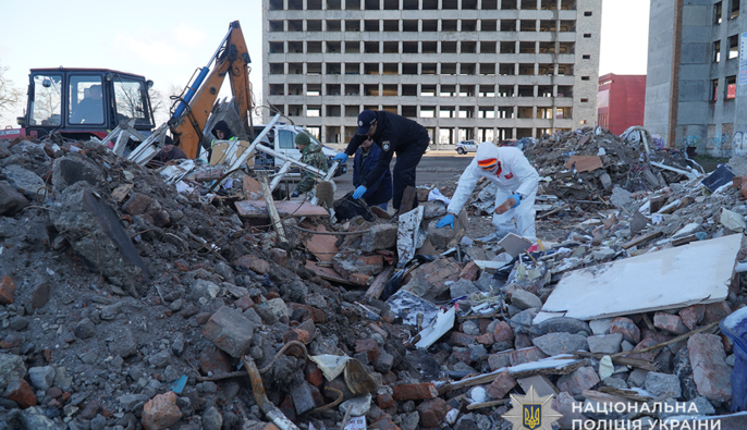 Пошук зниклих безвісти від удару РФ у Тернополі триває: що відомо