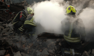 Семеро погибших, более 20 раненых: спасатели завершили работы на месте ударов РФ в Киеве 