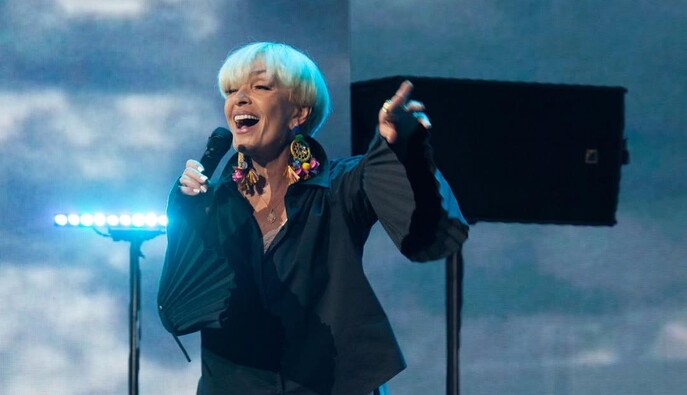 Лайма Вайкуле заспівала 