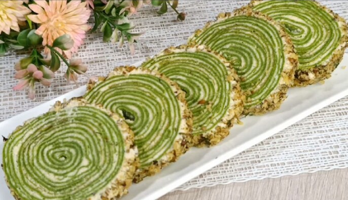 Рулет – как из ресторана: как приготовить шпинатные блины с творожной начинкой