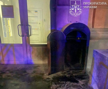В Киеве мужчина поджег почтомат "Укрпочты", считая это "операцией СБУ"