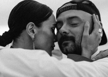 "Дев'ятий день у комі": дружина соліста ADAM розповіла про його стан та звернулася до українців із проханням 