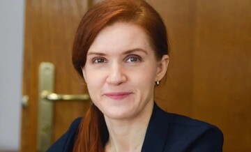 "Політик має надихати": Безугла показала свою руду "кучерявість" та розсмішила мережу