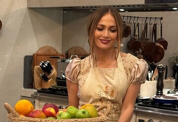 "С Днем благодарения всех!": Дженнифер Лопес показала, как готовила на праздник