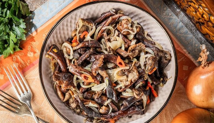 Перец чили точно понадобится: Клопотенко рассказал, как правильно жарить опята