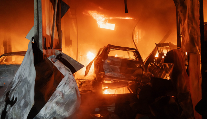 Згоріло чотири авто: у ДСНС показали наслідки вибуху на СТО в Києві