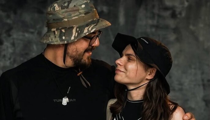 Воєнні фотографи Костянтин і Влада Ліберови стали батьками та розкрили оригінальне ім'я малюка