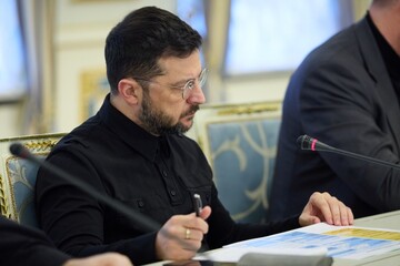 Украинцы разделились по поводу следующих выборов: 43% за баллотирование Зеленского, 52% против