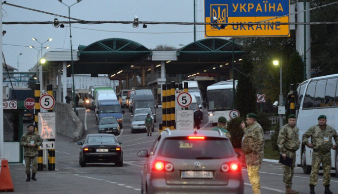 У ДПСУ попередили про обмеження руху транспорту на кордоні з Румунією: подробиці