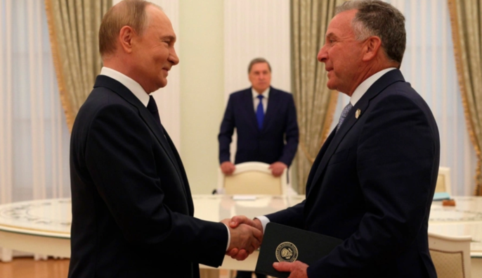 Компромисс как капитуляция: как Путин тянет время до Рождества и играет в «мир» с окружением Трампа