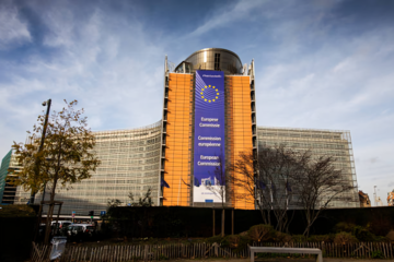 Politico: Еврокомиссия объявила о предоставлении Украине кредита в размере €165 млрд за счет замороженных активов РФ