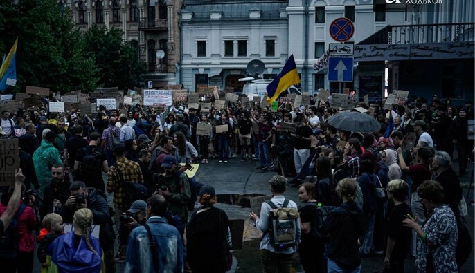 Более половины украинцев готовы протестовать в случае неприемлемых уступок России — опрос