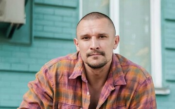 "Обіймаю, я поруч": Тарас Цимбалюк зворушив архівною світлиною з сестрою