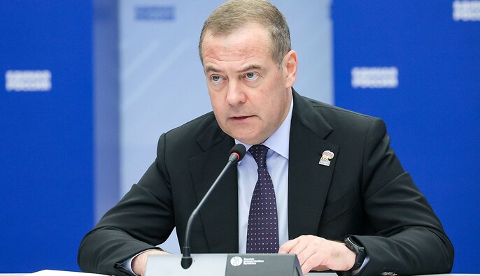 Медведев угрожает ЕС войной из-за использования российских активов для кредита Украине