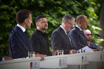 Spiegel: Європейські партнери в розмові з Зеленським попереджали, що США можуть зрадити Україну