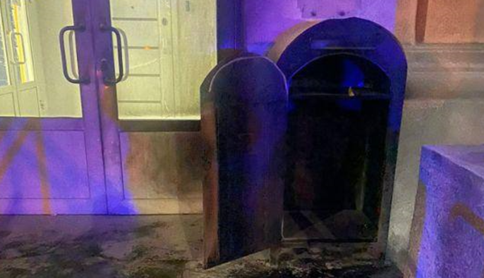 В Киеве будут судить мужчину за поджог почтомата 