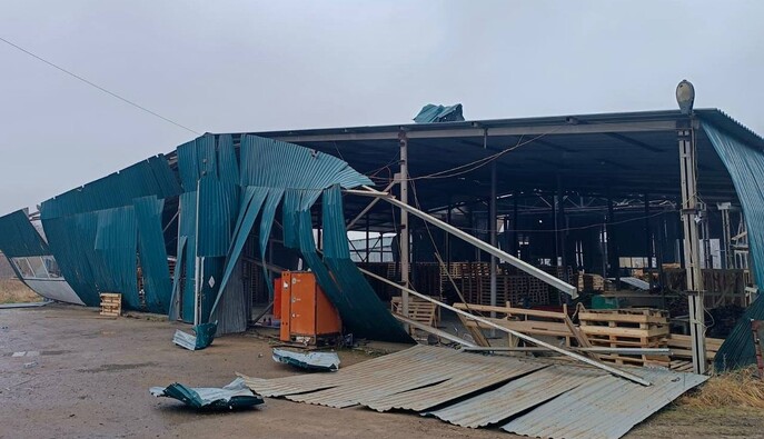 РФ вдарила по деревообробному підприємству на Чернігівщині: двоє поранених 