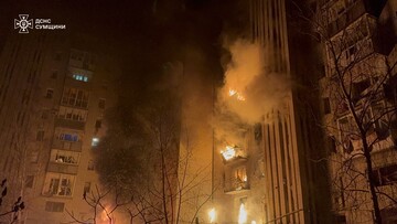 Сумщина: БпЛА вдарили по 9-поверхівці в Охтирці, спалахнула пожежа