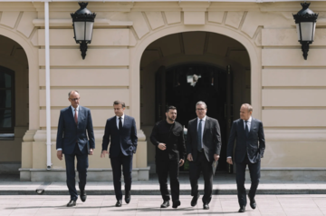 Зеленский отправляется в Лондон для переговоров с европейскими лидерами о мире