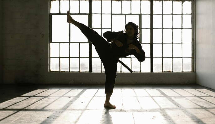 Россия пытается вернуться в международный спорт, покупая влияние в федерациях – министр молодежи и спорта Бидный