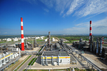 Reuters: в России остановился большой НПЗ после атаки Украины